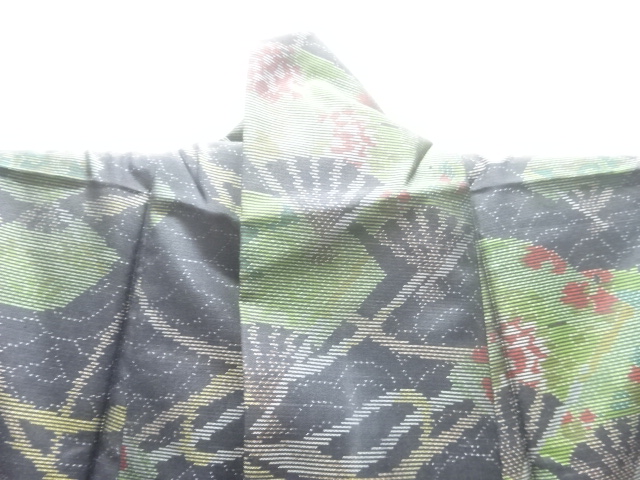  扇に花模様織り出し本場泥大島紬着物